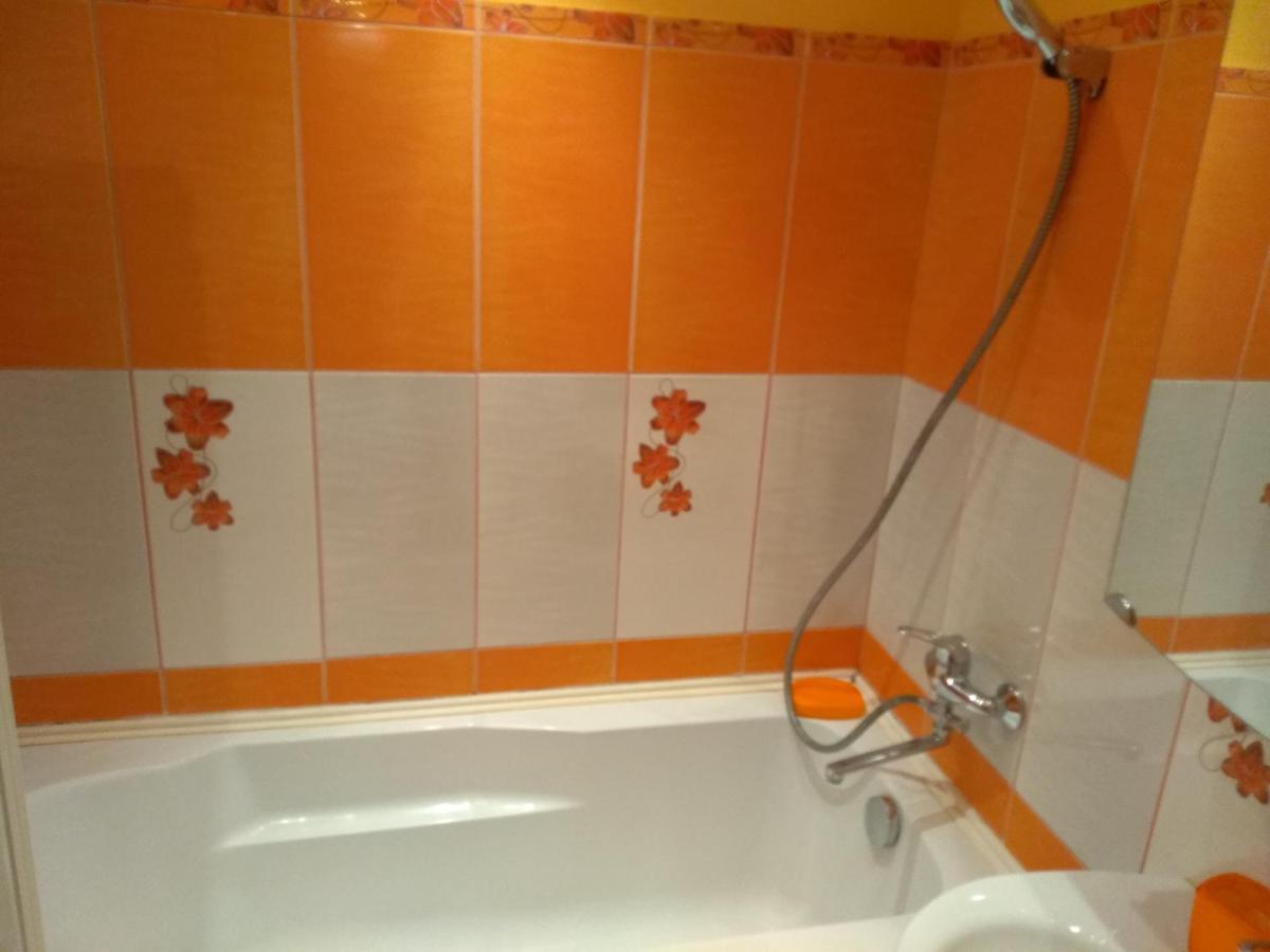 Brivibas 25 Apartamenti Ventspils Exteriör bild