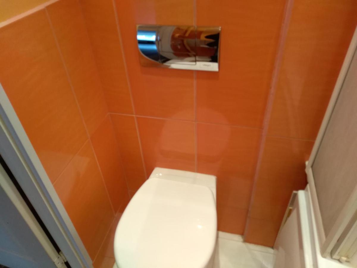 Brivibas 25 Apartamenti Ventspils Exteriör bild