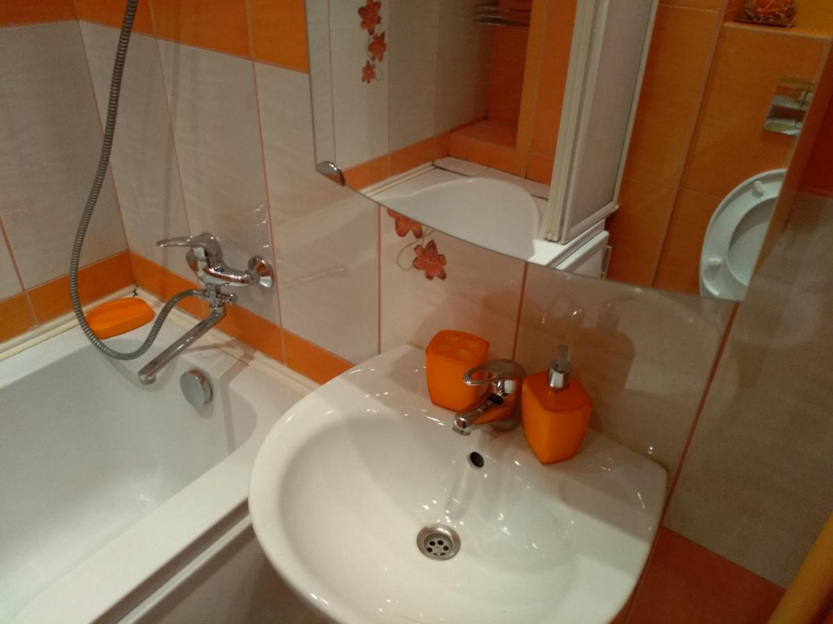 Brivibas 25 Apartamenti Ventspils Exteriör bild